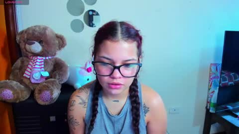 emma_boo_ online show from May 3, 3:37 pm