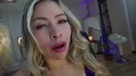Snapshot of emma_coronel chatting on October 19, 11:29 pm emma coronel online show from October 19, 11:29 pm