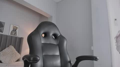 Emma online show from October 10, 9:52 pm