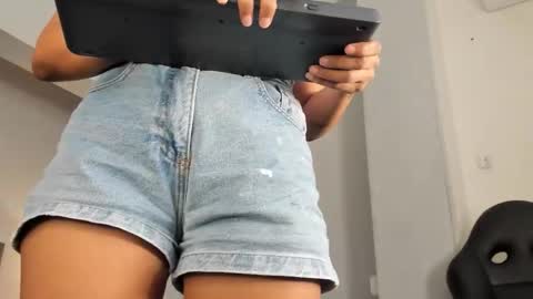 Emma online show from January 12, 7:52 pm