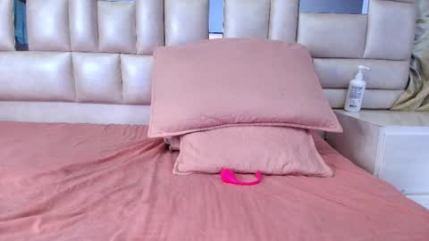 Emma online show from October 11, 3:44 am