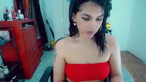 Snapshot of emma_diva chatting on October 17, 12:36 am emma online show from October 17, 12:36 am