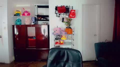 emma online show from May 9, 8:44 pm