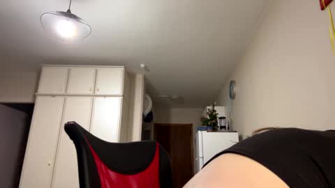 emma_just online show from January 7, 8:13 am