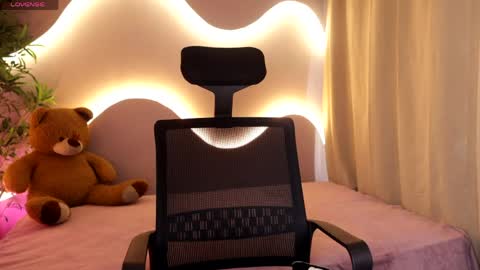 Emma online show from April 4, 9:46 pm