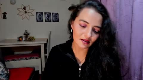  emma luxy online show from April 8, 5:53 am