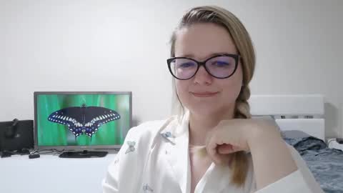 emma_misty_ online show from February 26, 8:52 pm