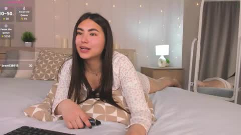 Snapshot of emma_murrphy chatting on September 25, 9:19 am Emma online show from September 25, 9:19 am