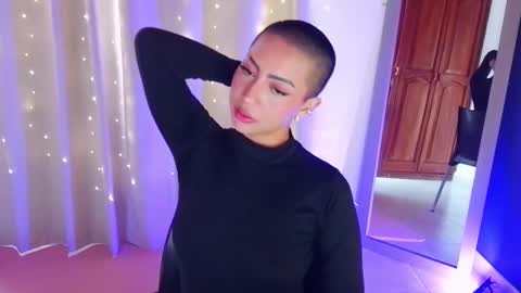 Emma web online show from February 3, 6:56 pm