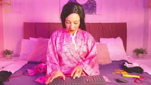 Emma online show from April 1, 8:17 pm