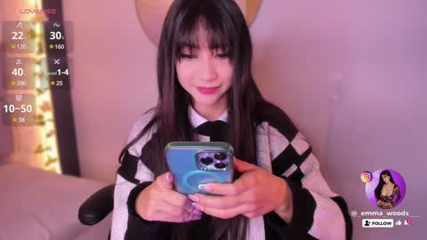 Snapshot of emma_woods__ chatting on December 6, 12:05 pm emma_woods__ online show from December 6, 12:05 pm