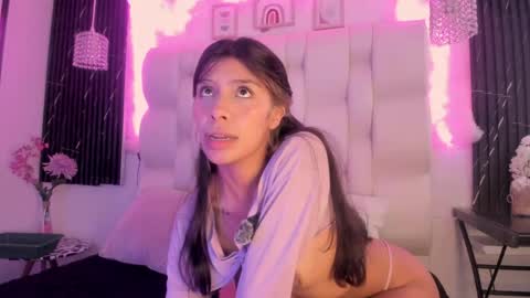 emmaa00_ online show from May 19, 6:59 pm