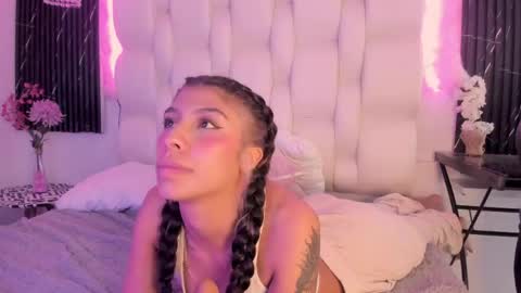 emmaa00_ online show from May 6, 6:01 pm