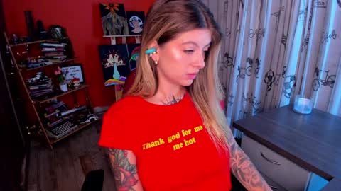 Snapshot of emmaa_hostt chatting on January 16, 12:55 am Ema .l. online show from January 16, 12:55 am