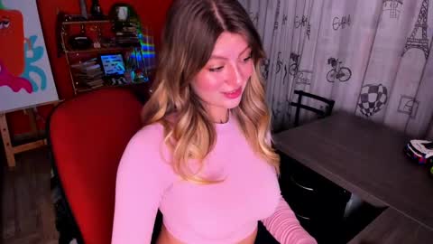 Snapshot of emmaa_hostt chatting on March 8, 12:31 am Ema .l. online show from March 8, 12:31 am
