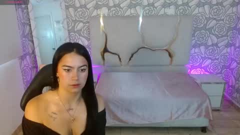 emmaa_tay1 online show from April 19, 11:43 am