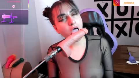 modelo independente online show from April 5, 8:41 pm