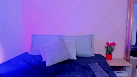 emmajohanson online show from October 16, 12:46 am