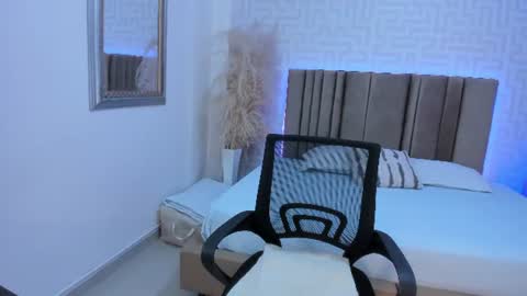 emmalily_ online show from August 8, 12:02 pm