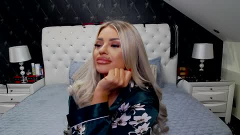 Emma Mavis online show from May 4, 5:55 am