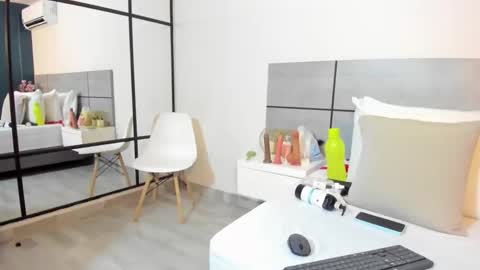  Emma  online show from November 8, 2:49 am