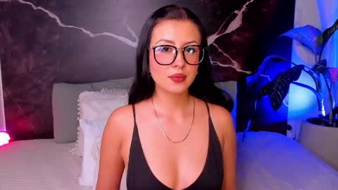 Emma online show from October 4, 9:41 pm