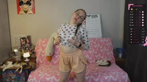 Mia online show from May 19, 11:39 am