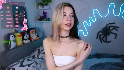 emmie_everly online show from May 7, 9:07 pm