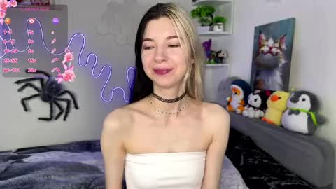 emmie_everly online show from May 18, 9:54 pm