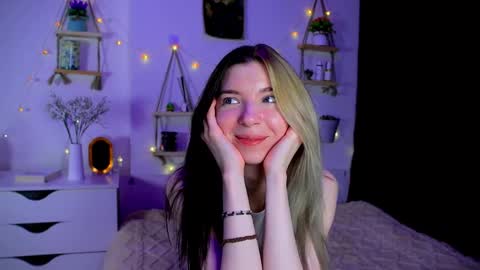 emmie_everly online show from October 17, 7:39 pm