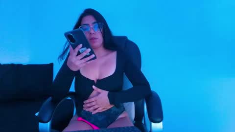 Emmie online show from November 13, 8:52 pm