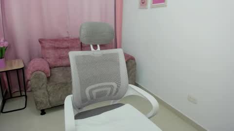 Emmi online show from October 21, 8:02 pm