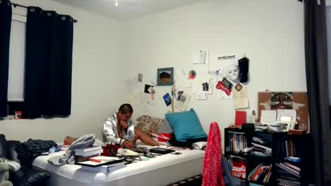 eM online show from February 17, 6:42 am