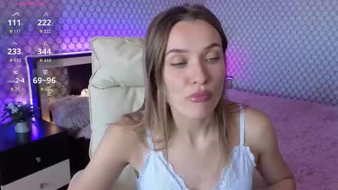 Snapshot of emmyskyy chatting on September 16, 9:06 am Emma online show from September 16, 9:06 am