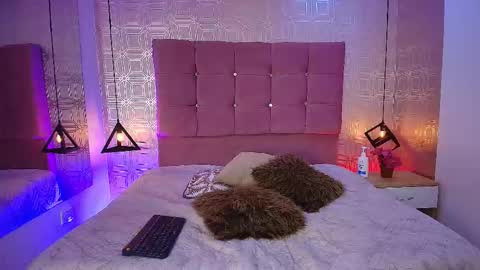 Emyly  online show from December 4, 9:37 pm