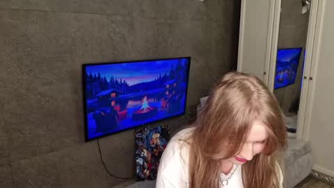 Alice online show from May 4, 6:01 pm