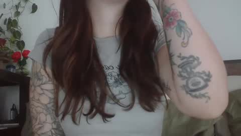 endlessly evie online show from January 1, 6:27 pm