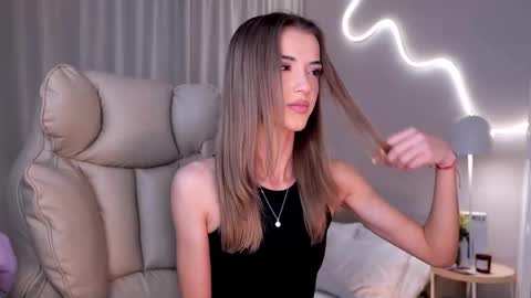 entya online show from October 28, 7:03 am