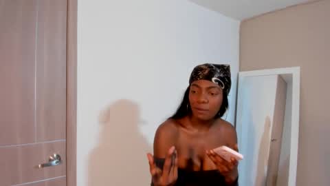 Snapshot of enyelsalas2 chatting on March 12, 11:54 pm Angela online show from March 12, 11:54 pm