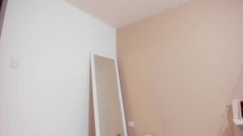 Snapshot of enyelsalas2 chatting on February 24, 12:38 am Angela online show from February 24, 12:38 am