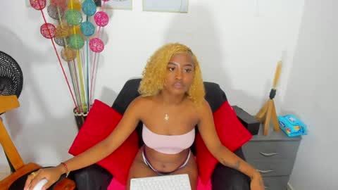 E R I K A  - L  Y R I C S online show from May 24, 4:22 am
