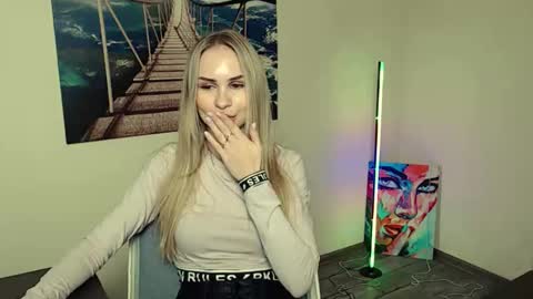 Erika online show from November 10, 1:17 pm