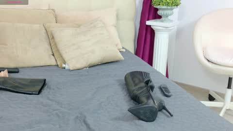 Erin online show from April 7, 4:47 am