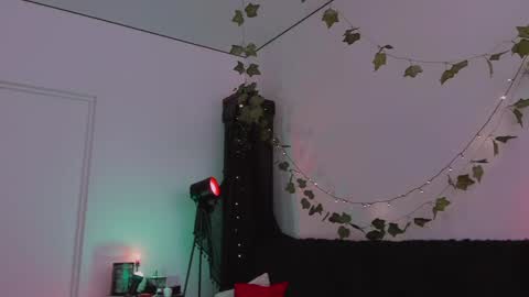 erohaze online show from April 24, 2:42 pm