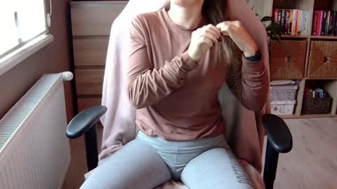 Melissa   online show from December 10, 9:33 am