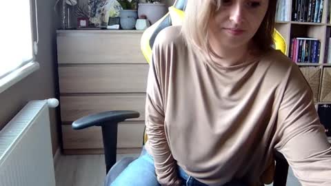 Melissa   online show from February 9, 11:14 am