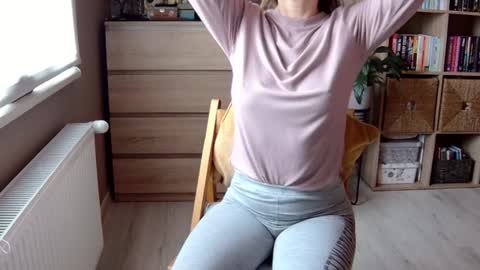 Melissa   online show from December 3, 10:04 am