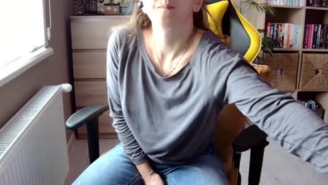 Melissa   online show from December 19, 9:40 am