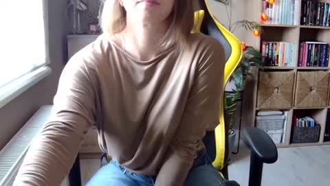 Melissa   online show from February 14, 8:10 am
