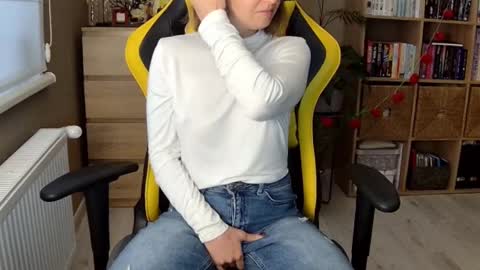 Melissa   online show from February 17, 3:11 pm